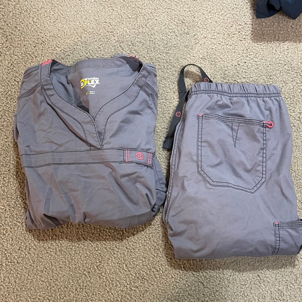 WonderWink Gray Scrub Set XS